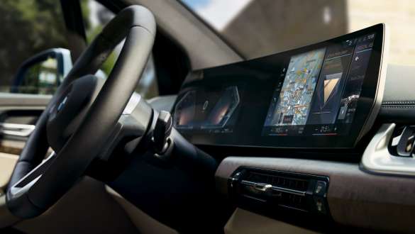 Сучасний дизайн інтер'єру BMW 2 серії Active Tourer U06 2021 BMW 2 серії Active Tourer U06 2021, інтер'єр кокпіту з вигнутим дисплеєм BMW