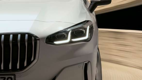 BMW 2 серії Active Tourer зі світлодіодними фарами U06 2021 BMW 2 серії Active Tourer зі світлодіодними фарами U06 2021 у кольорі Mineral White металік, вид спереду