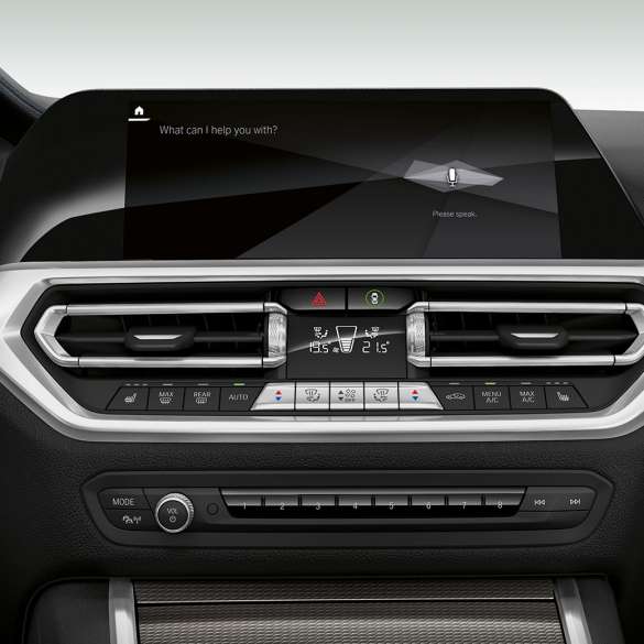BMW 3 серії Седан, BMW Intelligent Personal Assistant. Крупний план дисплея кабіни з BMW Intelligent Personal Assistant седана BMW 3 серії.
