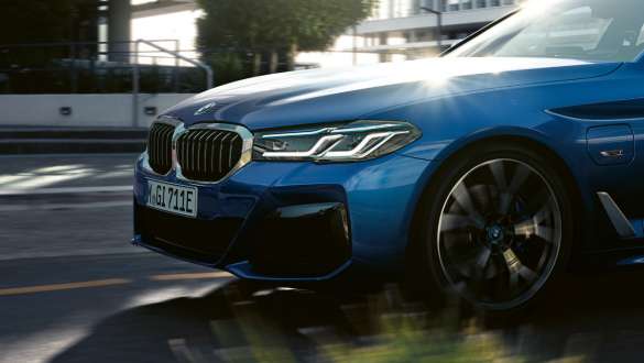 Система Adaptive Drive BMW 5 серії Седан G30 Система Adaptive Drive BMW 5 серії Седан G30 LCI 2020 крупний вид на кермо