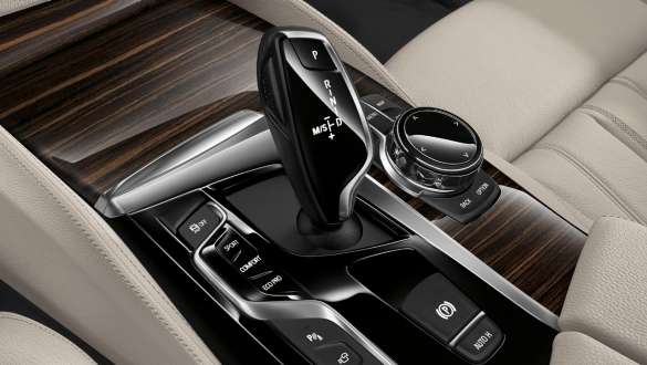 Елементи керування Інтер’єр BMW 5 серії Седан G30 Елементи керування глянцевого чорного кольору в інтер’єрі BMW 5 серії Седан G30 LCI 2020