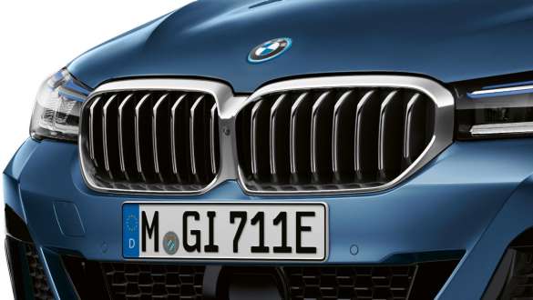 Решітка радіатора BMW BMW 5 серії Седан G30 Крупний вид спереду на решітку радіатора BMW BMW 5 серії Седан G30 LCI 2020 кольору Phytonic Blue