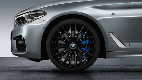 20-дюймові легкосплавні колеса Cross-Spoke 636 кольору Liquid Black на BMW 5 серії Седан G30 20-дюймові легкосплавні колеса Cross-Spoke 636 кольору Liquid Black на BMW 5 серії Седан G30