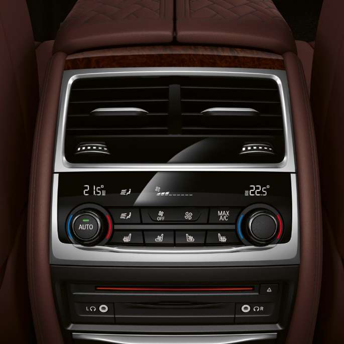 BMW 7 серії Седан з пакетом M Sport: система клімат-контролю BMW 7 серії Седан з пакетом M Sport: система клімат-контролю крупним планом