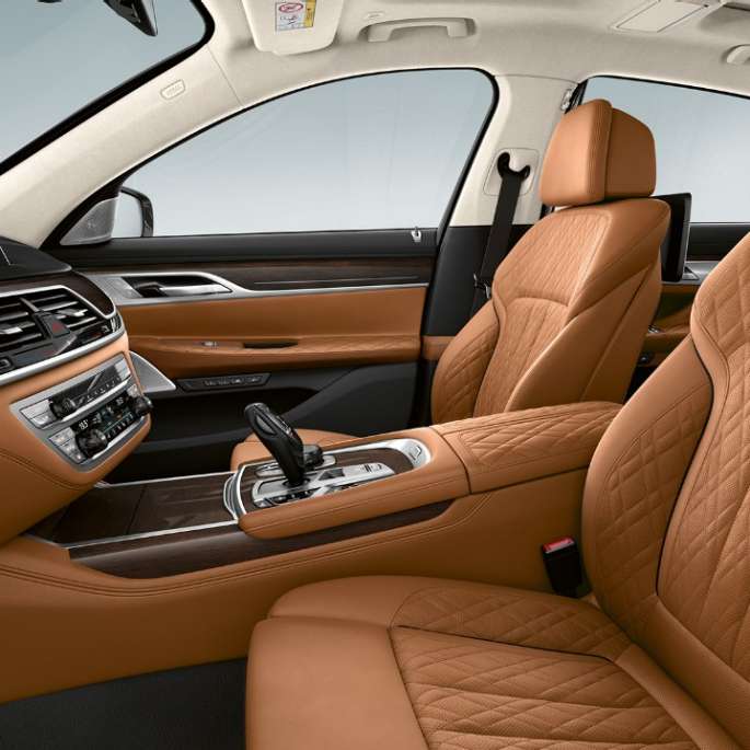 BMW 7 серії Седан з дизайном Pure Excellence: шкіряна оббивка BMW 7 серії Седан з дизайном Pure Excellence: оббивка зі шкіри Nappa