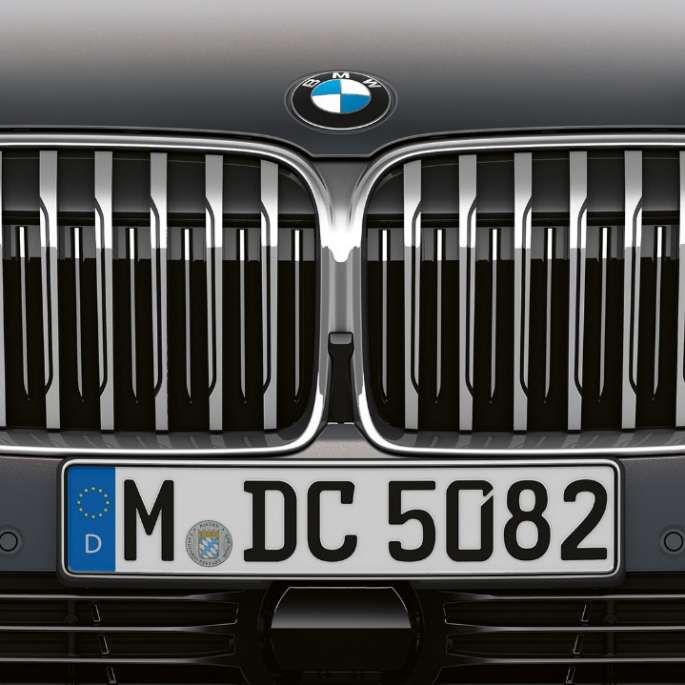 BMW 7 серии Седан с дизайном Pure Excellence: рычаг селектора BMW 7 серії Седан з дизайном Pure Excellence: крупний план решітки радіатора BMW