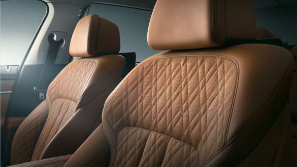 BMW 7 серії Седан: сидіння з оббивкою зі шкіри Nappa BMW 7 серії Седан: крупний план сидінь з оббивкою зі шкіри Nappa