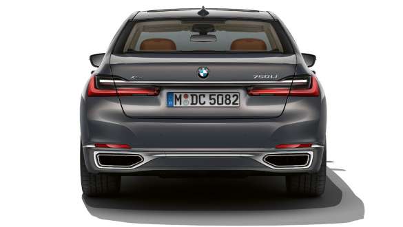 BMW 7 серії Седан: задній бампер BMW 7 серії Седан: задній бампер крупним планом
