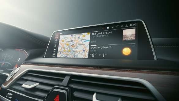 BMW 7 серії Седан: операційна система BMW 7.0 BMW 7 серії Седан: екран з операційною системою BMW 7.0