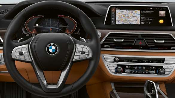 BMW 7 серії Седан: панель приладів BMW Live Cockpit Professional BMW 7 серії Седан: екран панелі приладів BMW Live Cockpit Professional