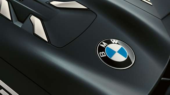 4-циліндровий бензиновий двигун BMW TwinPower Turbo BMW 7 серії Седан: крупний план 4-циліндрового бензинового двигуна BMW TwinPower Turbo