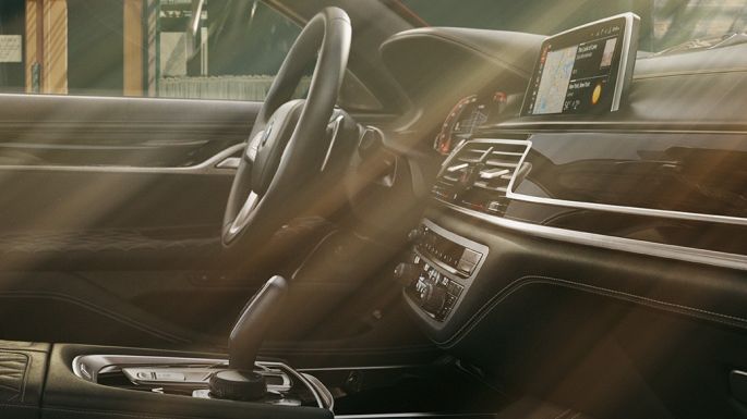 BMW 7 серії Седан Individual з високоякісною внутрішньою обробкою BMW 7 серії Седан Individual з високоякісною внутрішньою обробкою чорного кольору