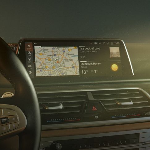 Операційна система BMW 7.0 BMW 7 серії Седан: операційна система BMW 7.0 на дисплеї управління