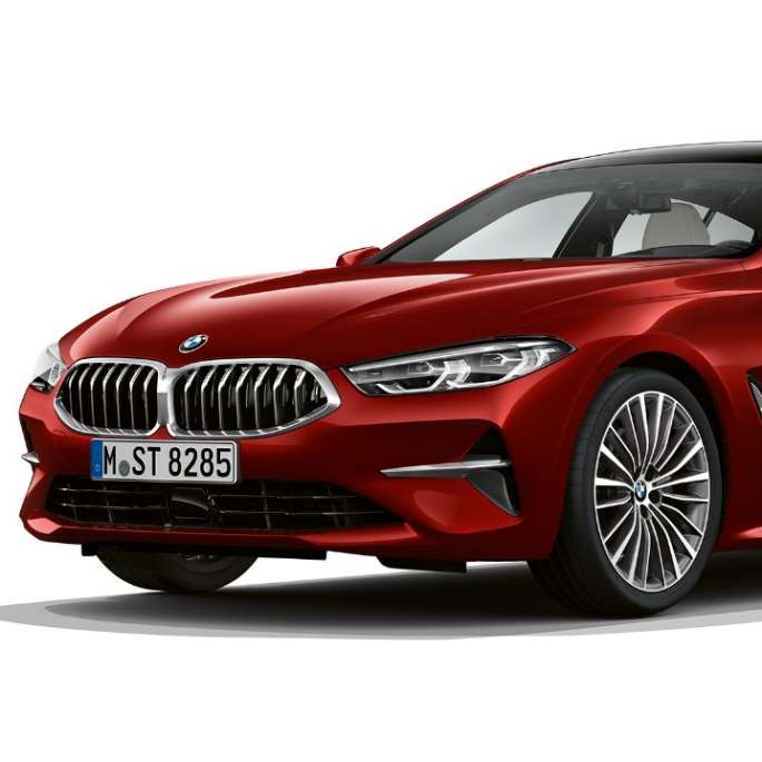 Базова модель вид спереду з поворотом в три чверті BMW 8 серії Gran Coupé, базова модель вид спереду з поворотом в три чверті