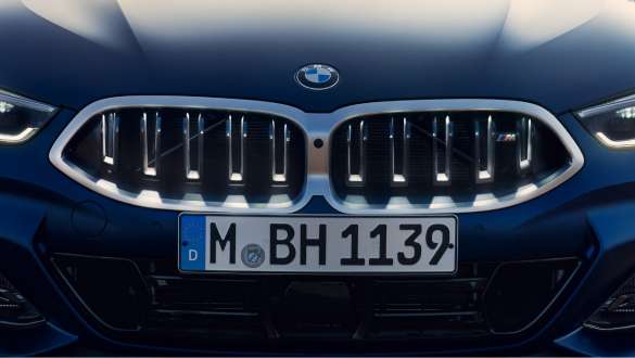 Решітка радіатора Iconic Glow BMW 8 серії Gran Coupe G16 LCI Facelift 2022 BMW 8 серії Gran Coupe G16 LCI Facelift 2022 M у кольоріBMW Individual Frozen Tanzanite Blue metallic, решітка радіатора Iconic Glow