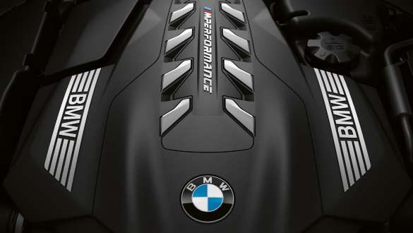 8-циліндровий бензиновий двигун BMW TwinPower Turbo M850i BMW 8 серії Gran Coupe G16 LCI Facelift 2022 8-циліндровий бензиновий двигун BMW TwinPower Turbo M850i BMW 8 серії Gran Coupe G16 LCI Facelift 2022 крупний план на двигун