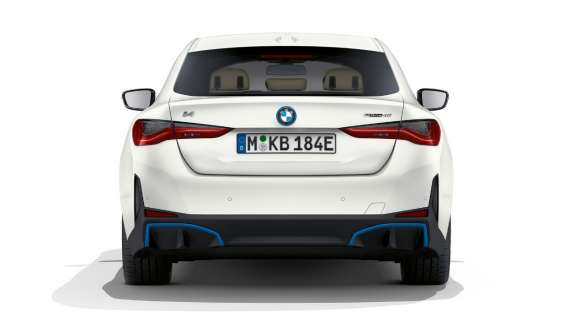 BMW i4 eDrive40 G26 2021 у кольорі Mineral White, вид ззаду BMW i4 eDrive40 G26 2021 у кольорі Mineral White, вид ззаду