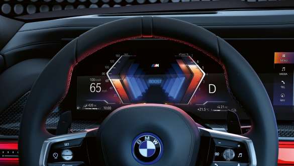 M Sport Boost BMW M760e xDrive Седан G70 Кермо M та Вигнутий дисплей BMW BMW M760e xDrive Седан G70 великим планом