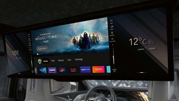 Розкішна задня частина BMW M760e xDrive Седан G70 Задня частина салону з екраном BMW Theatre Screen BMW M760e xDrive Седан G70