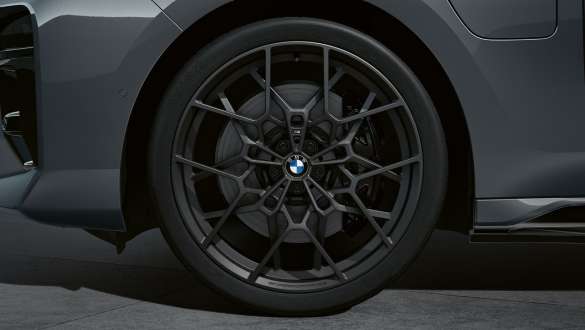 22-дюймові ковані диски M Performance Cross-spoke 912 M BMW M760e xDrive Седан G70 22-дюймові ковані диски M Performance Cross-spoke 912 M у виконанні Frozen Gunmetal Grey BMW M760e xDrive Седан G70