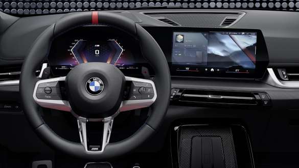 BMW X1 M35i xDrive, інтер’єр, кермо і дисплей BMW X1 M35i xDrive, деталь, інтер’єр, кермо і дисплей