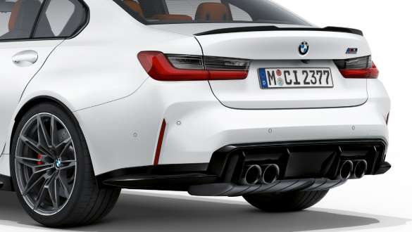 Вид ззаду на дизайн BMW M3 Competition Седан у кольорі Frozen Brilliant White metalic G80 2020 Дизайн задньої частини BMW M3 Competition Седан G80 2020 у кольорі Frozen Brilliant White metalic, вид ззаду.