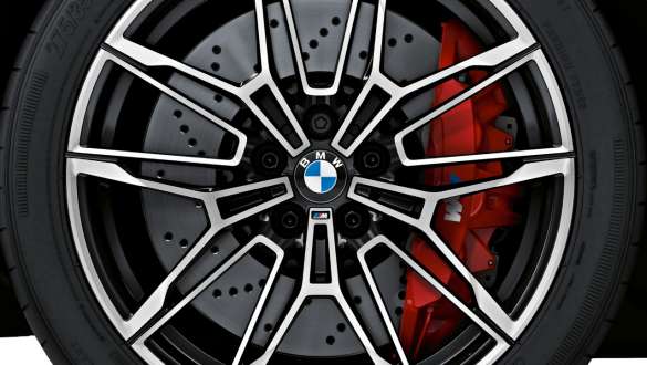 Композитні гальма червоного блискучого кольору BMW M3 Седан G80 2020 BMW M3 Седан G80 2020 композитні гальма M червоного блискучого кольору, колесо крупним планом