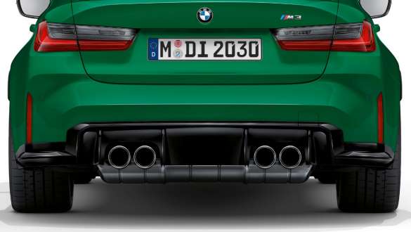 Хромовані насадки на вихлопні труби BMW M3 Седан G80 2020 BMW M3 Седан G80 2020 у кольорі Isle of Man green хромовані насадки на вихлопні труби, вид ззаду.