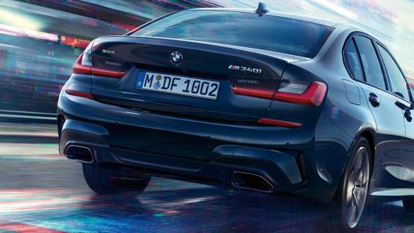 Диференціал M Sport BMW М340і xDrive Седан G20 2020. BMW M340i xDrive Седан G20 2020 у кольорі Sapphire Black metalic, диференціал M Sport, вид ззаду.