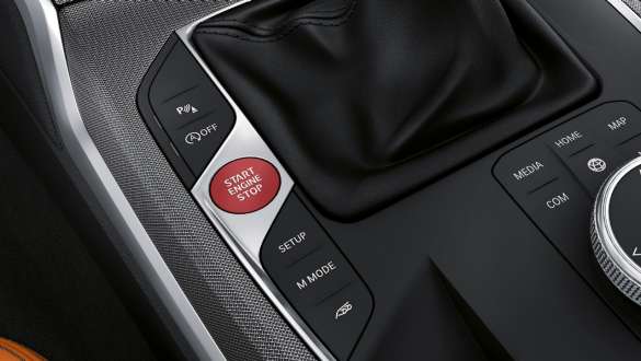 Кнопка Start/Stop червоного кольору BMW M3 Седан G80 2020 інтер’єр BMW M3 Седан G80 2020 кнопка Start/Stop червоного кольору, центральна панель керування, інтер’єр