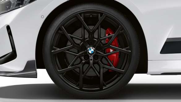 20-дюймові ковані диски M Performance Y-spoke 795 M у матовому кольорі Jet Black. BMW M340i xDrive та M340d xDrive Touring G21, 20-дюймові ковані диски M Performance Y-spoke 795 M у матовому Jet Black.