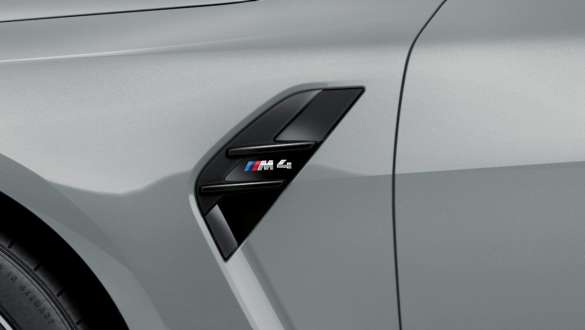 Бічні зябра М BMW M4 Coupé G82 2020 BMW M4 Coupé G82 2020 бічні зябра М зблизька.