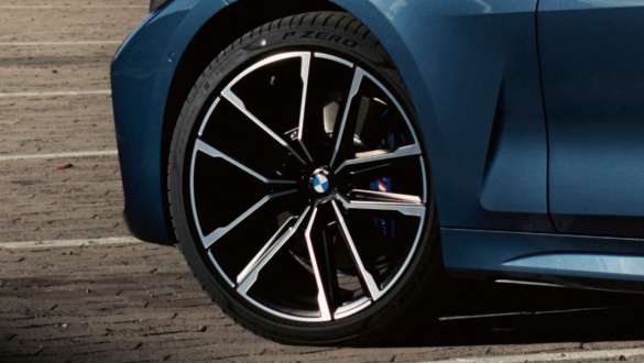 18 дюймові легкосплавні колеса 848 М BMW M440i xDrive Coupé G22 2020 BMW M440i xDrive Coupé G22 2020,18 дюймові легкосплавні колеса 848 М крупним планом