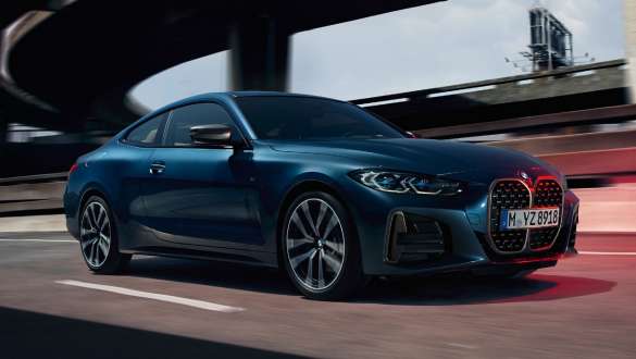 Спортивний диференціал M Sport, BMW M440i xDrive Coupé G22 2020 BMW M440i xDrive Coupé G22 2020 у кольорі з диференціалом M Sport у кольорі Arctic Race Blue metallic, вид збоку на три-чверті