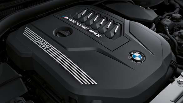 Рядний бензиновий двигун BMW TwinPower Turbo встановлений у BMW M440i xDrive Coupé G22 2020 Рядний 6-циліндровий бензиновий двигун BMW M TwinPower Turbo встановлений в BMW M440i xDrive Coupé G22 82 2020 крупним планом.