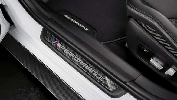 Накладки на пороги M Performance з вуглецевого волокна на BMW M4 Coupé G82 2020 BMW M4 Coupé G82 2020 накладки на пороги M Performance з вуглецевого волокна крупним планом