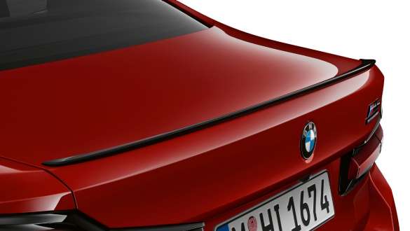 Задній спойлер M чорного бискучого кольору BMW M5 Competition F90 LCI 2020 крупний план Задній спойлер M чорного бискучого кольору BMW M5 Competition F90 LCI 2020 кольору BMW Individual Imola Red крупний план