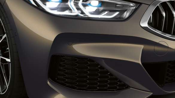 Повітрозабірники пакету аеродинаміки М. BMW M850i xDrive Кабріолет в Dravit Grey металік з пакетом аеродинаміки M, повітрозабірники.