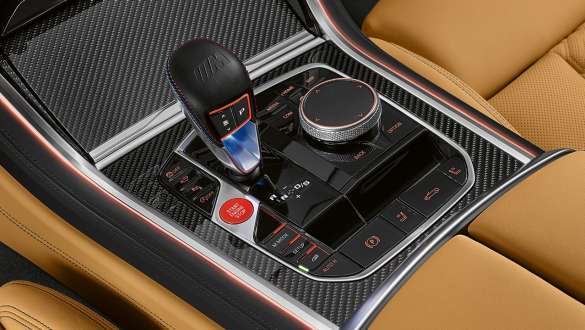 Селектор передач М. Селектор передач М в BMW M8 Competition Кабріолет.