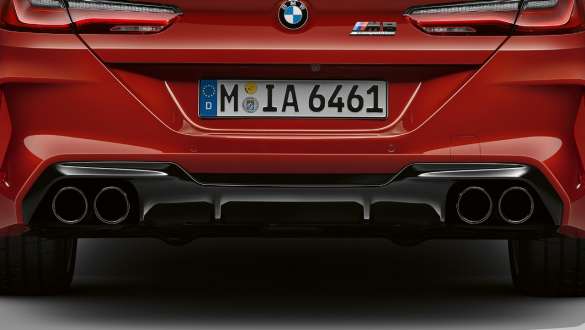 Вихлопна система M Sport. BMW M8 Competition Кабріолет з вихлопною системою M Sport.