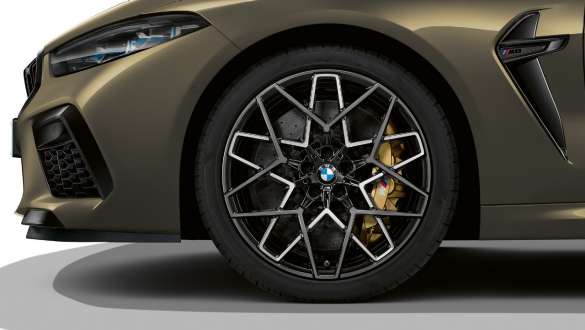20-дюймові легкосплавні диски Star-spoke 813 M на BMW M8 Competition Cabrio F91 LCI Facelift 2022 BMW M8 Competition Cabrio F91 LCI Facelift 2022 кольору BMW Individual Brass metallic, 20-дюймові легкосплавні диски Star-spoke 813 M Bicolor зблизька