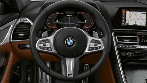 Шкіряне кермо М. Кабіна BMW M850i xDrive Coupé з шкіряним кермом M.
