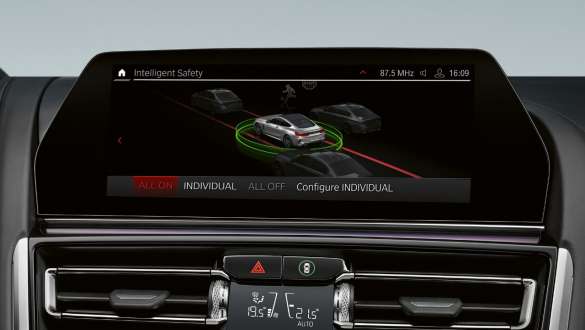 Driving Assistant Professional. Автомобілі BMW 8 серії Coupé M з Driving Assistant Professional.