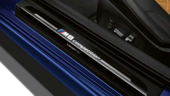 Дверні пороги з позначенням M8 Competition. Дверні пороги BMW M8 Competition Coupé з позначенням M8 Competition.