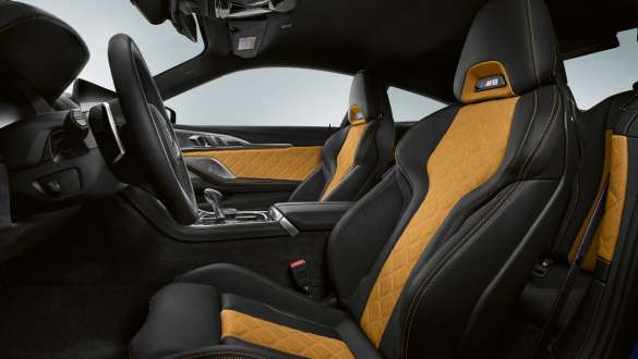 Дрибнозерниста шкіра 'Merino'/Alcantara. BMW M8 Competition Coupé з дрибнозернистою шкірою 'Merino'/Alcantara.
