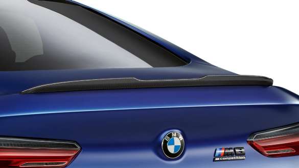 Задній спойлер M в карбоні. BMW M8 Competition Coupé з заднім спойлером M в карбоні.