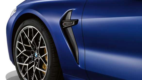 Бічні зябра М в карбоні. BMW M8 Competition Coupé з бічними зябрами М в карбоні.