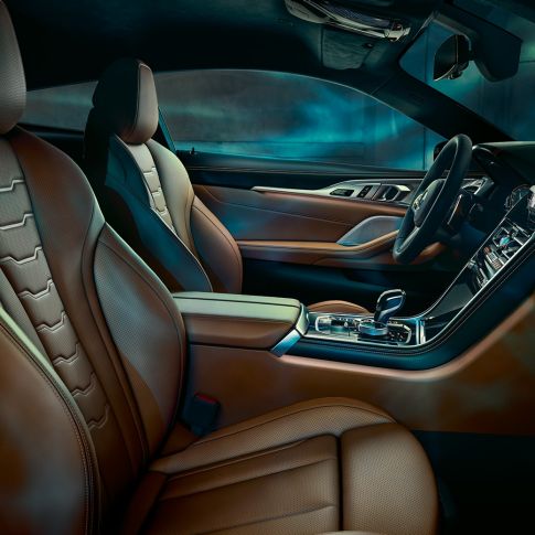 BMW M850i xDrive Coupé, салон. BMW M850i xDrive Coupé, салон з багатофункціональними сидіннями в BMW Individual з натуральної шкіри 'Merino' Tartufo / Black.