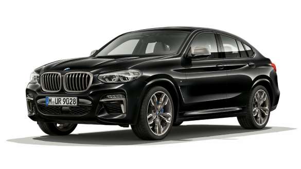 BMW X4 M40i і BMW X4 M40d, вид спереду з поворотом в три чверті, права сторона. BMW X4 M40i і BMW X4 M40d в Black Sapphire металік, екстер'єр, вид спереду з поворотом в три чверті, права сторона.