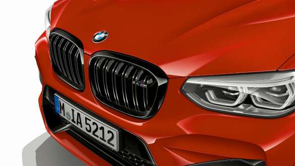 BMW X4 M, передня частина з решіткою радіатора M. BMW X4 M Competition в Toronto Red металік, екстер'єр, передня частина з решіткою радіатора M, чорний глянсовий колір.